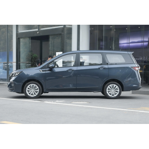 1.5 L 2022 Gasoline Automobile Car  Wuling Jiacheng Black Color 170 km/h 5 Doors 7 Seats Made in China
